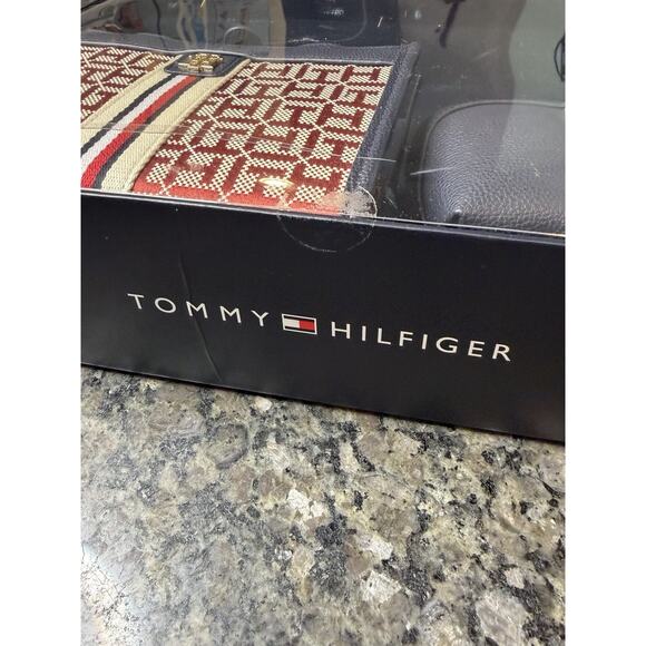 Tommy Hilfiger 2-Piece Tote Bag & Coin Purse Gift Set Navy/Red New in Box - Picture 8 of 11